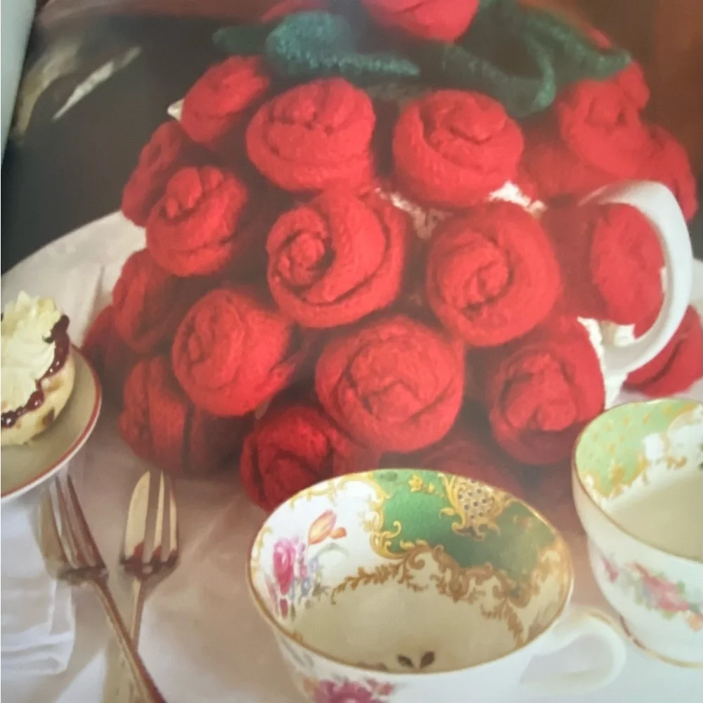 Adorable little book of patterns to knit tea cozies🧶 - Picture 10 of 14